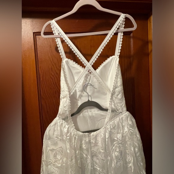 BRAND NEW Lace A Line Backless Beach Wedding Dress Size 10 - Picture 6 of 8